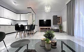 Three Winds Apartment